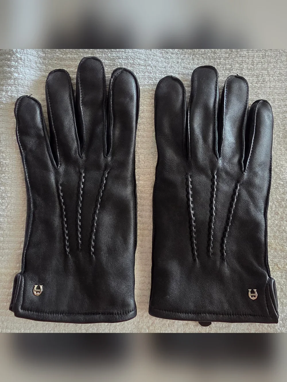 Etienne Aigner Black Leather Men's Gloves with Subtle Logo